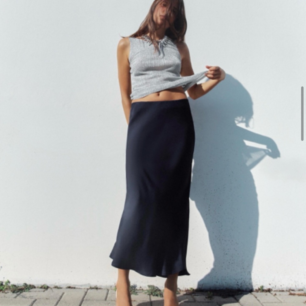 Navy women’s midi skirt never worn